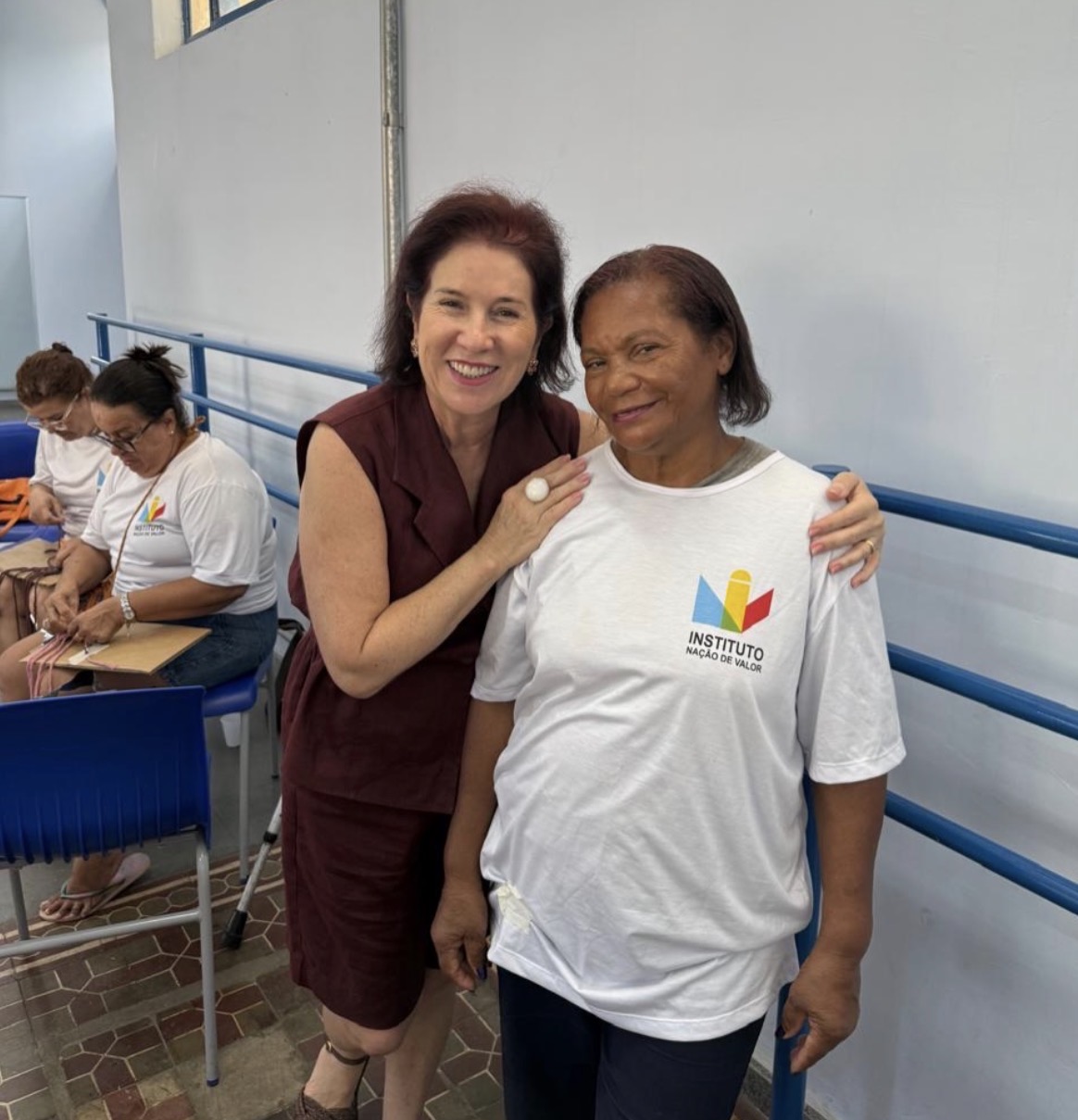 Duas mulheres reunidas em uma atividade do Instituto Nação de Valor
